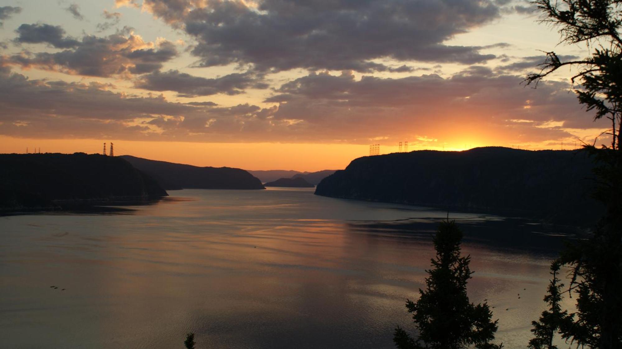 Au Sommet du Fjord Vandrerhjem Sacre-Coeur Eksteriør bilde